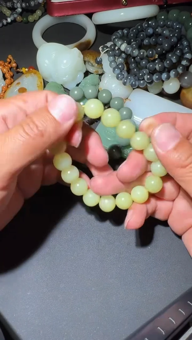 未镶嵌和田玉（糖玉）车挂和田玉