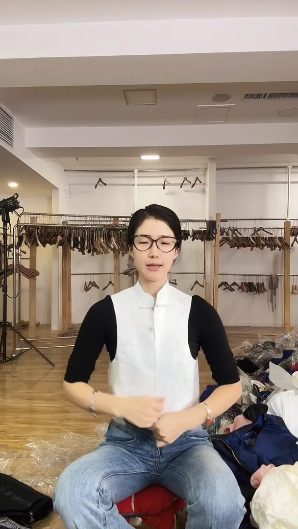 S码 100斤  白色小马甲