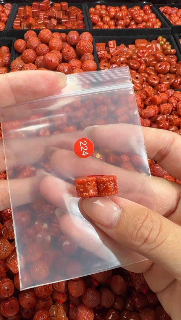 南红玛瑙未镶嵌颈饰1