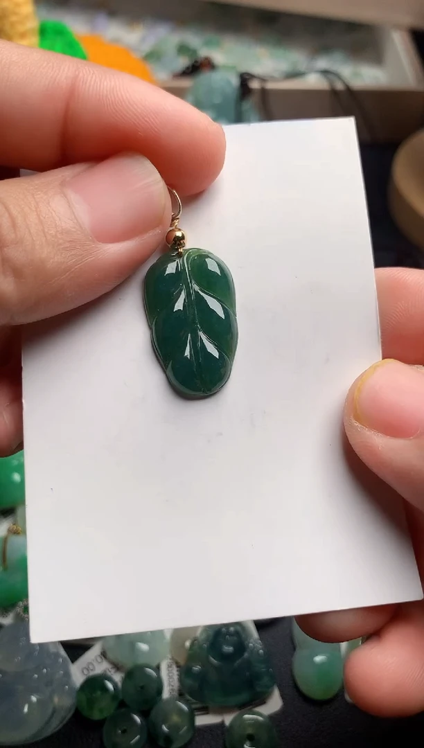 翡翠未镶嵌颈饰1