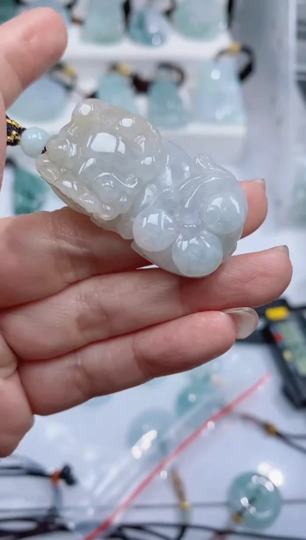 颈饰未镶嵌翡翠吊坠