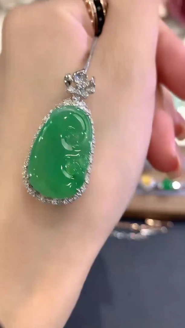 吊坠(不含链)18K金镶嵌翡翠a209
