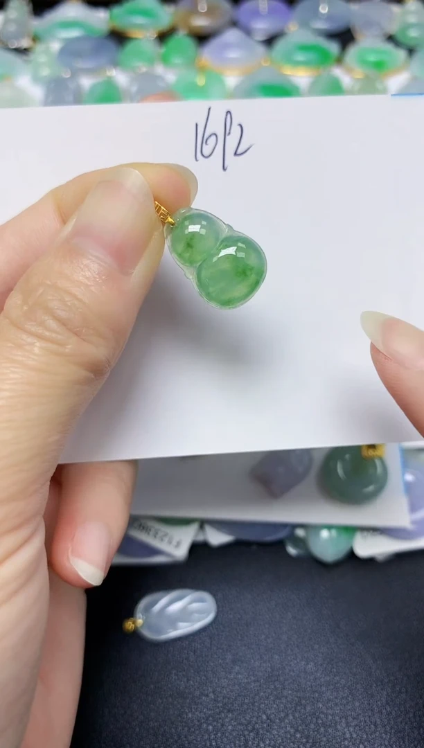 翡翠未镶嵌颈饰 天然缅甸翡翠A货