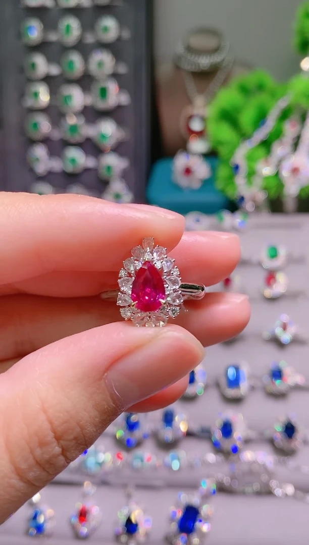 18K金镶嵌18K金戒指红宝石.