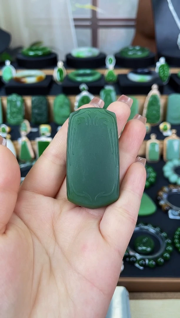 颈饰未镶嵌和田玉（碧玉）碧玉吊坠