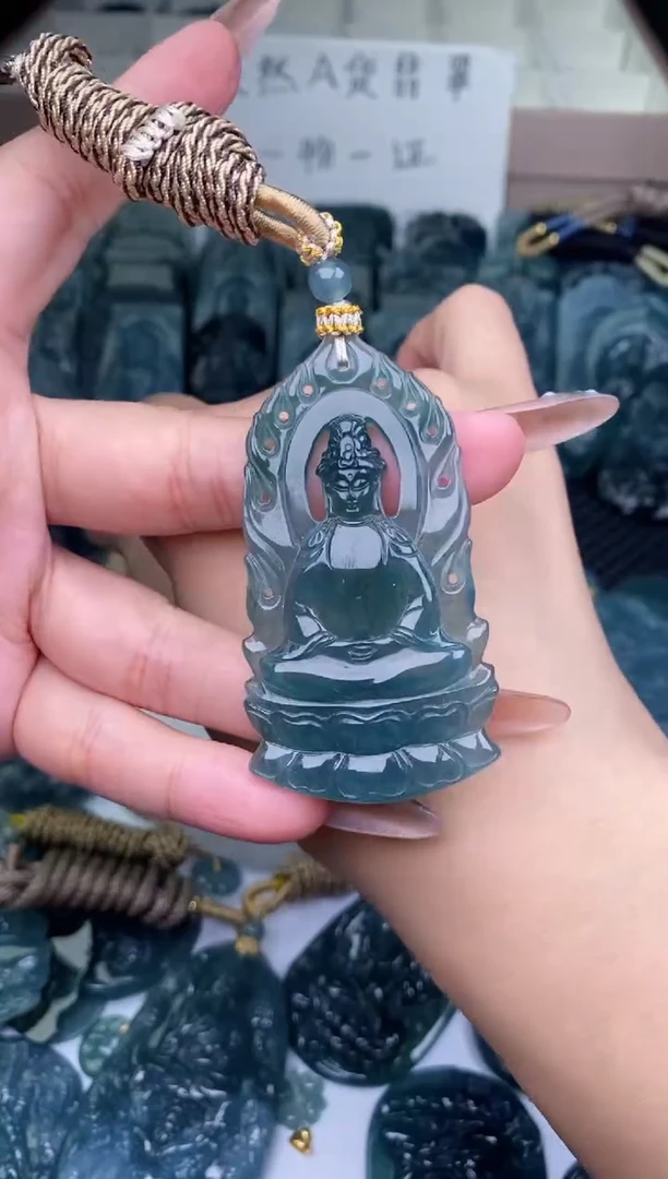 颈饰未镶嵌翡翠