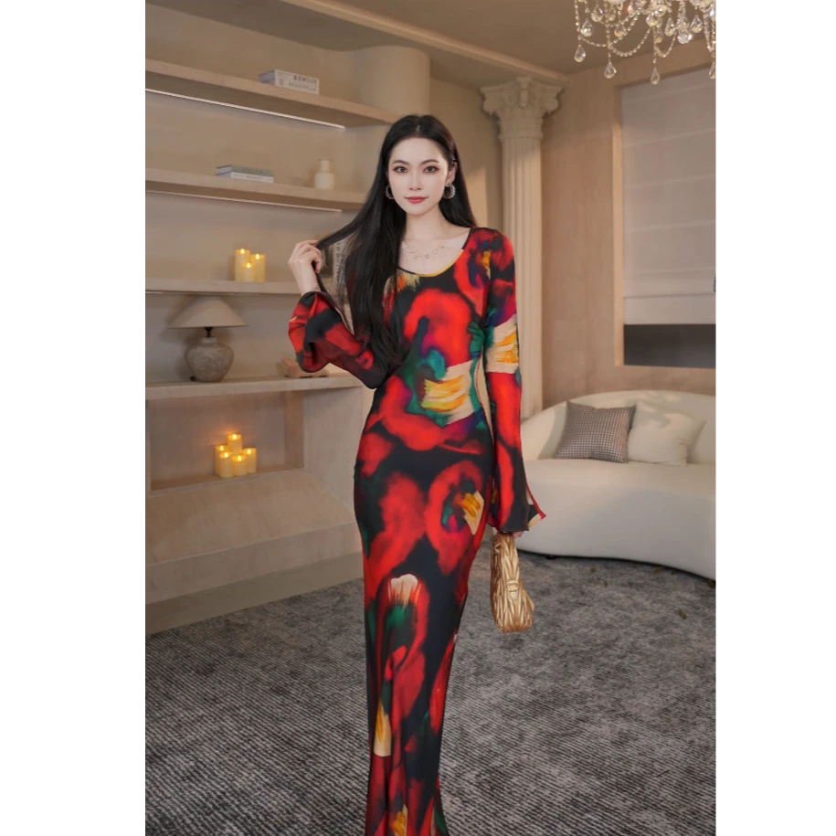 郭甜心【斜裁印花】25早春新款R家度假显瘦性感U领连衣裙C-TMLM011