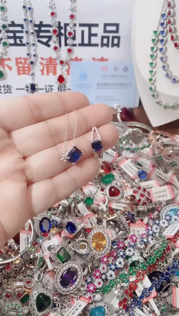 颈饰蓝宝石未镶嵌项链 戒指
