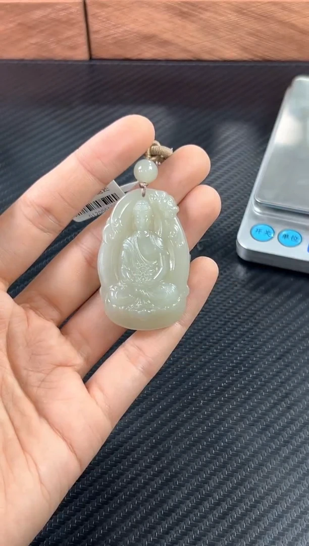 吊坠(赠链)未镶嵌和田玉且末微色差近矿