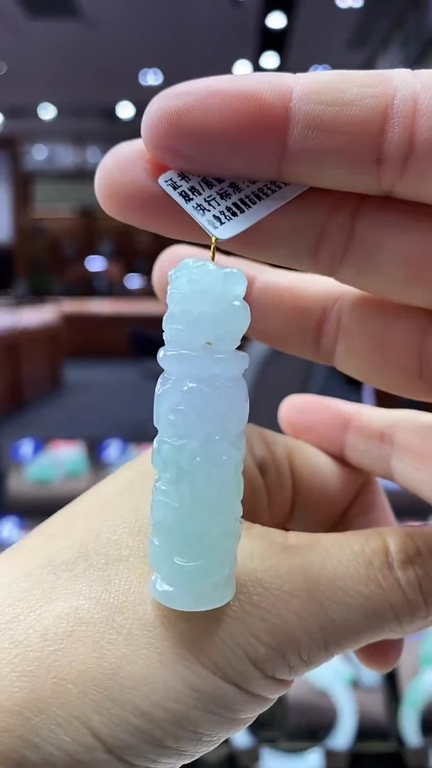 颈饰未镶嵌翡翠龙柱