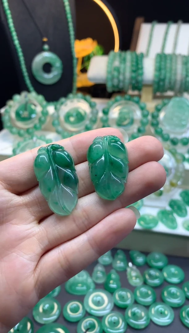 吊坠(不含链)未镶嵌石英质玉（非洲翠）金枝玉叶（多样性发其一