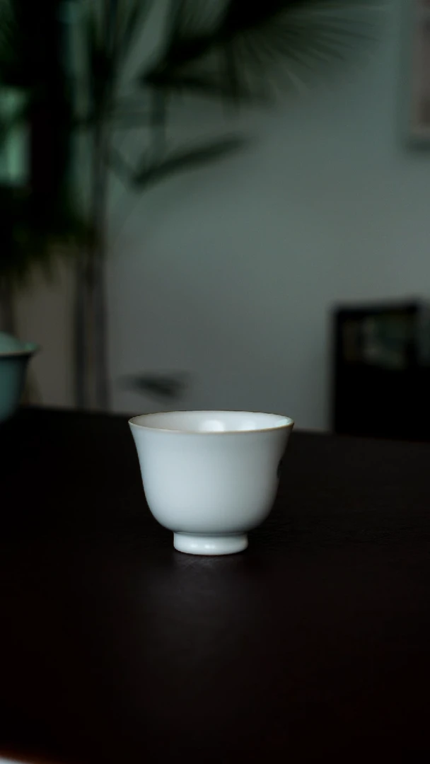 月白釉铃铛杯微瑕  60CC