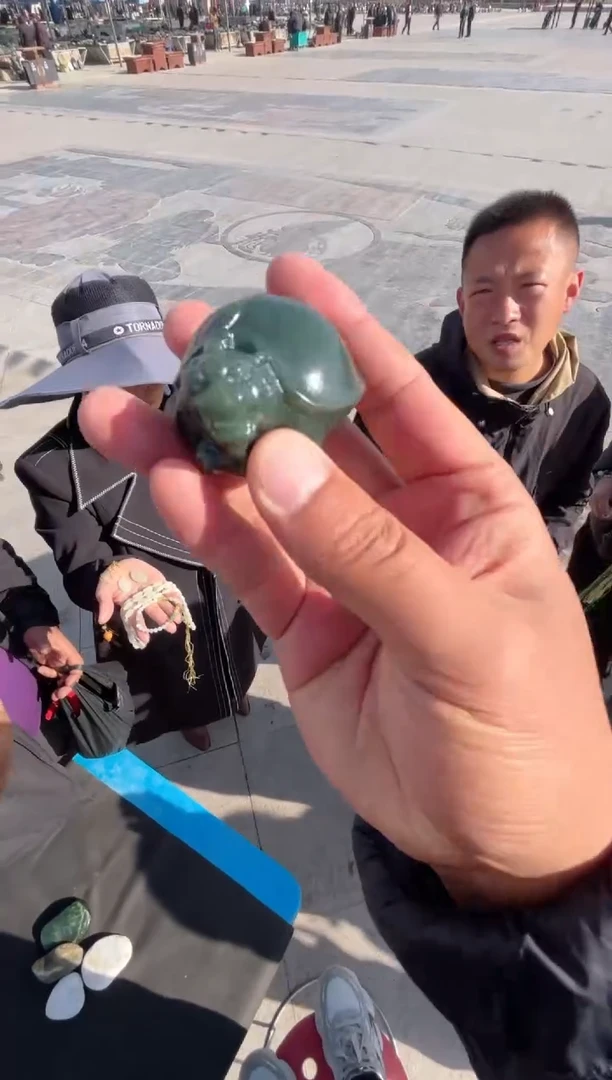 未镶嵌和田玉（糖玉）挂件和田玉