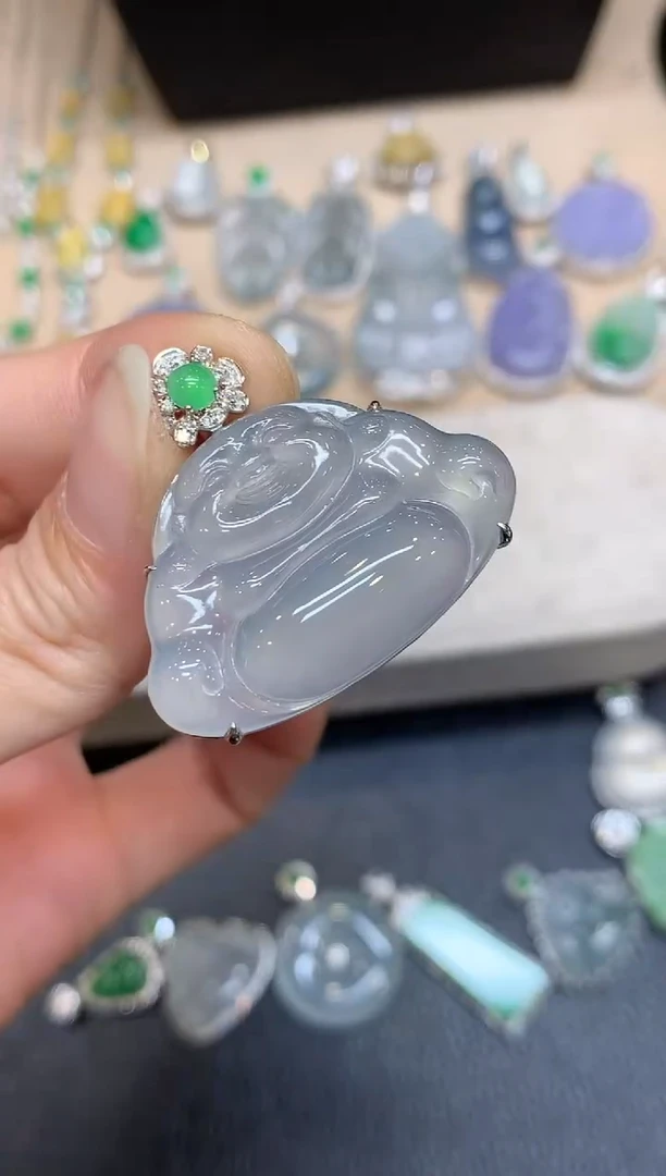 颈饰18K金镶嵌翡翠佛公【无服务费