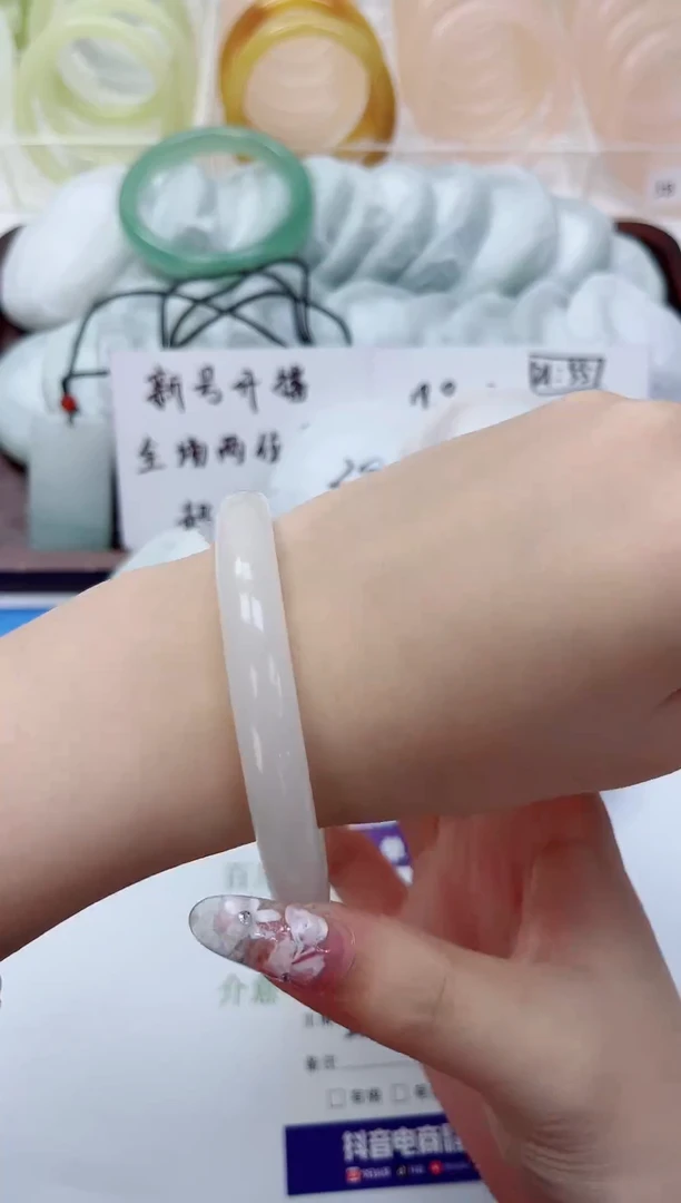 未镶嵌手镯石英质玉55-59.2