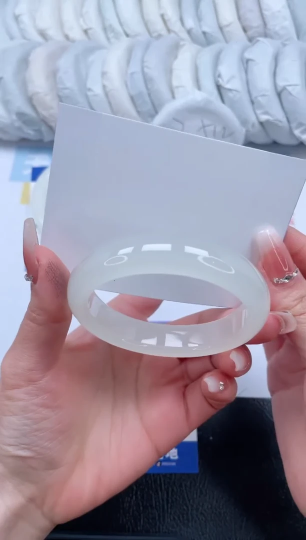 【闪购商品】石英质玉手镯未镶嵌T243-57