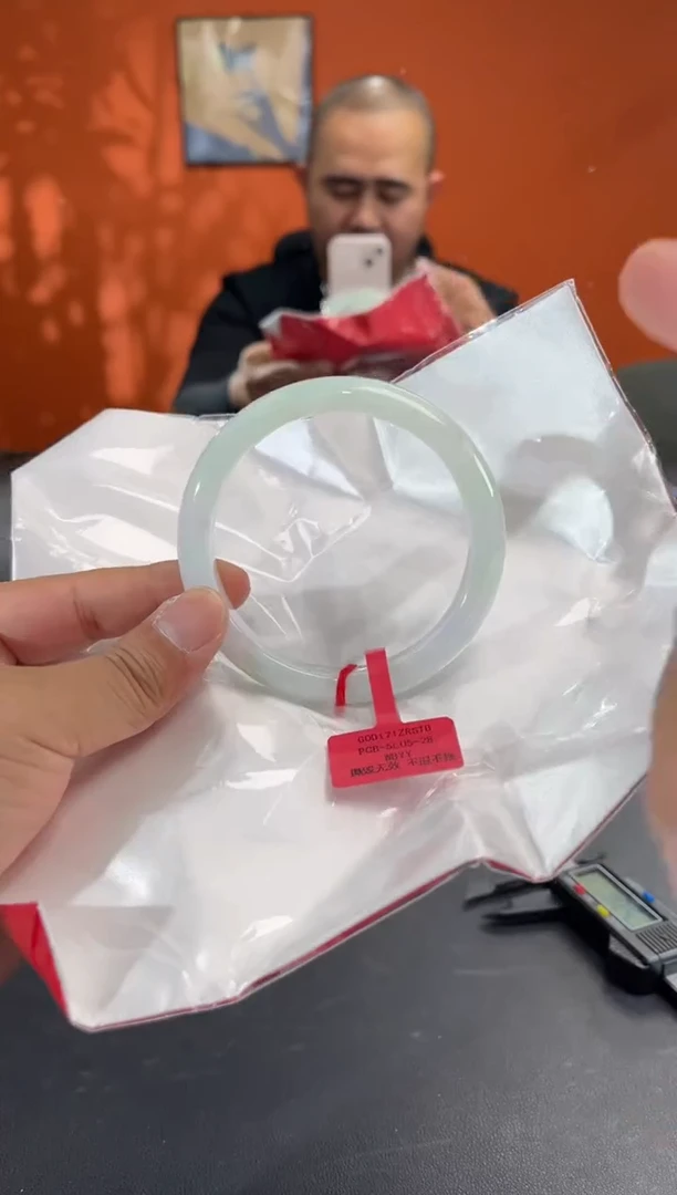 未镶嵌手镯翡翠65