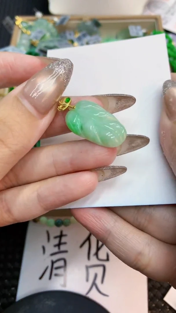 颈饰未镶嵌翡翠1