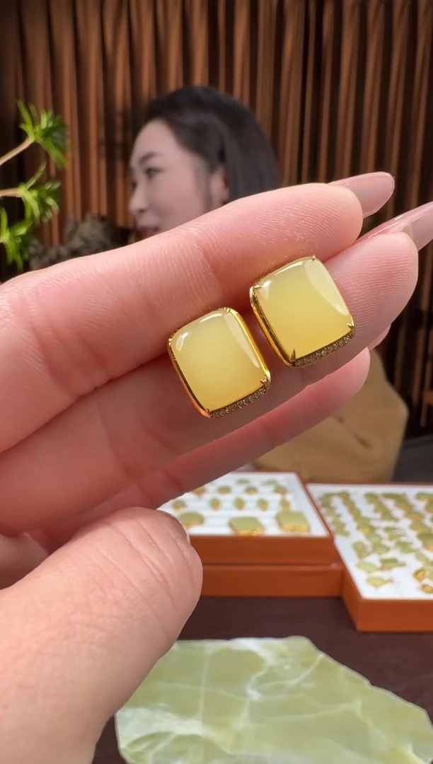 颈饰18K金镶嵌和田玉迷**羊33冰冰12.12多样性拍一发一