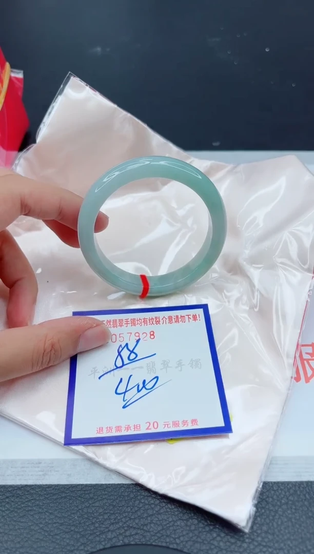 翡翠手镯未镶嵌1