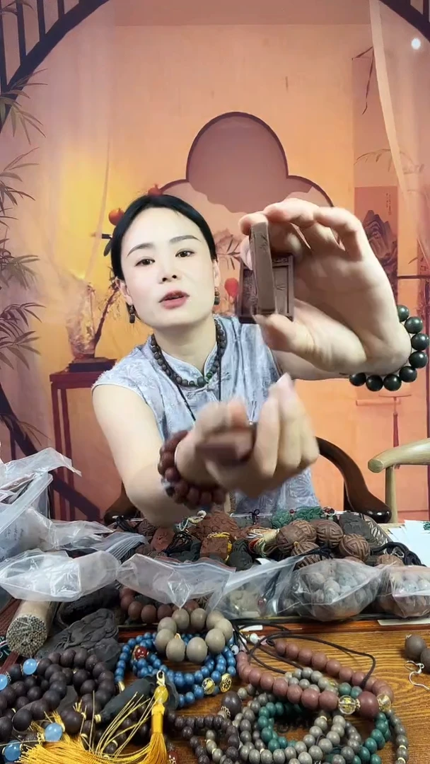 泥塑息肌芄弥勒佛瑕疵