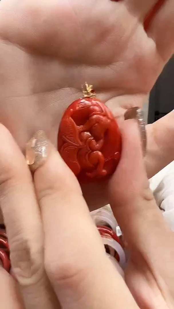 南红玛瑙吊坠18K金镶嵌/天使款