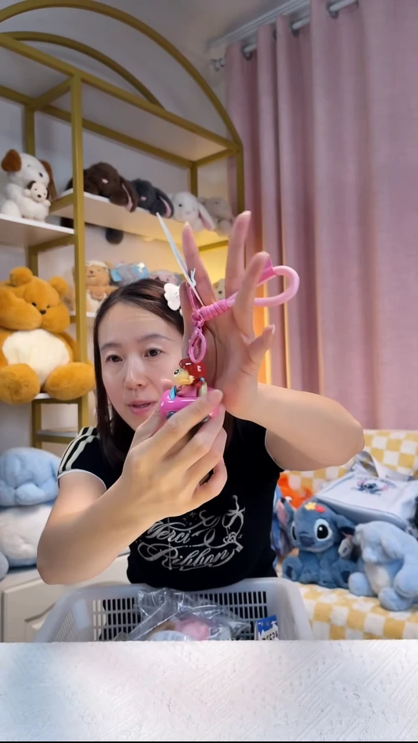 毛绒树脂妮妮挂件