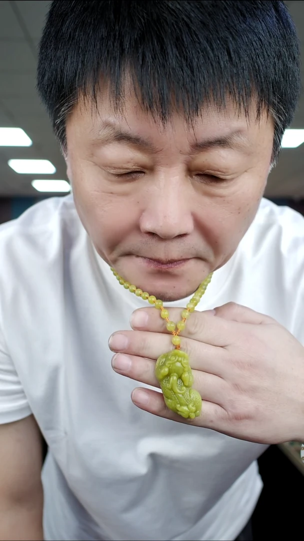 未镶嵌蛇纹石玉吊坠多样是发货随机发一