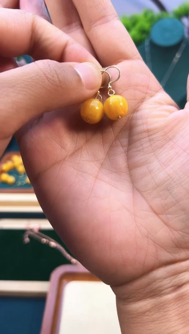 14K金镶嵌蜜蜡耳饰        E01