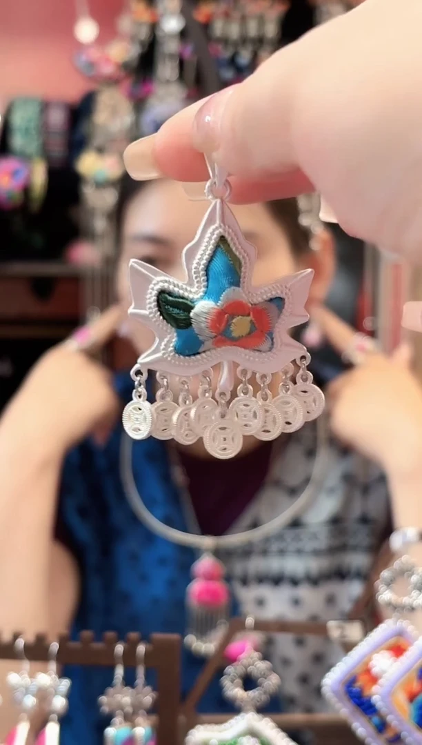 织绣云织谣民族风精美饰品   662