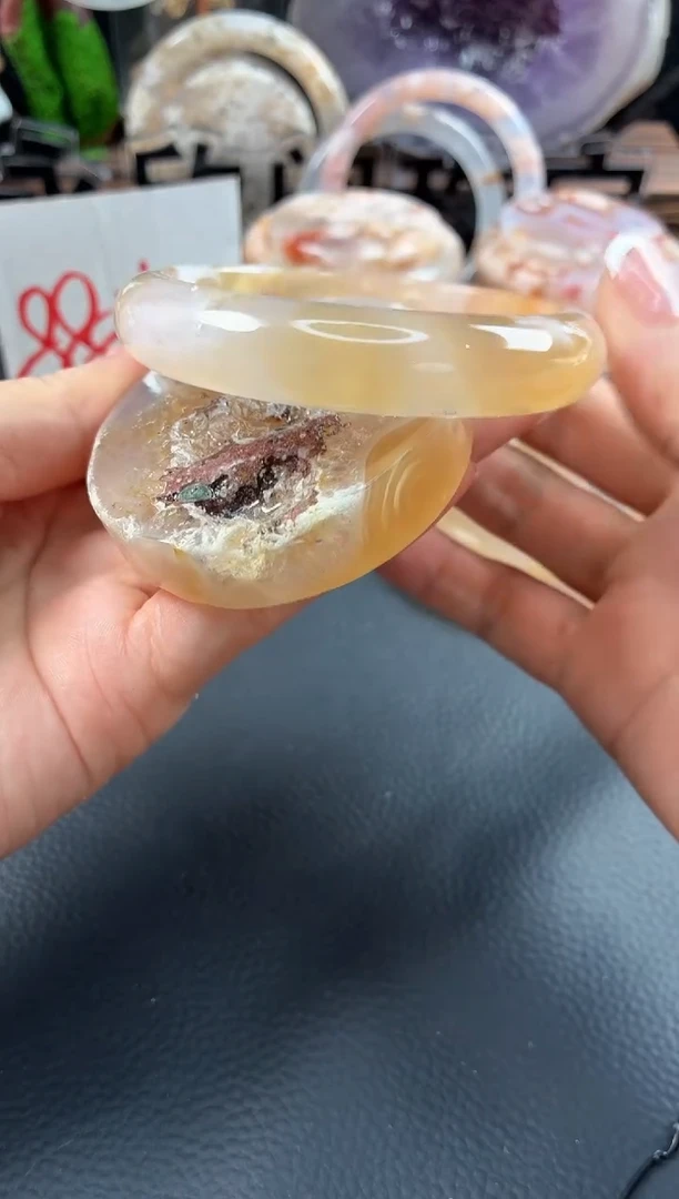 未镶嵌手镯（圆镯）石英质玉59