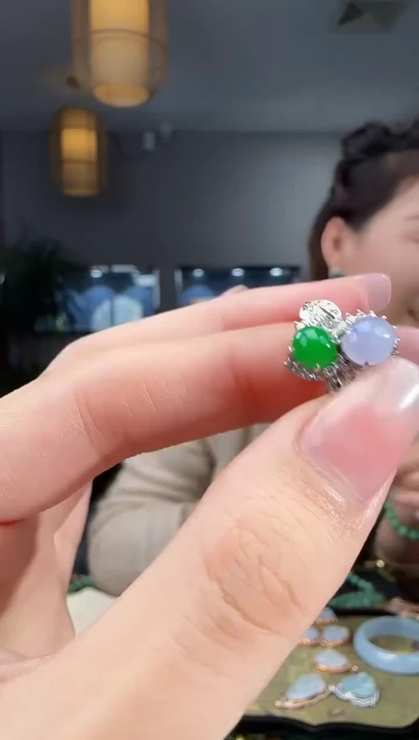 18K金镶嵌戒指翡翠1