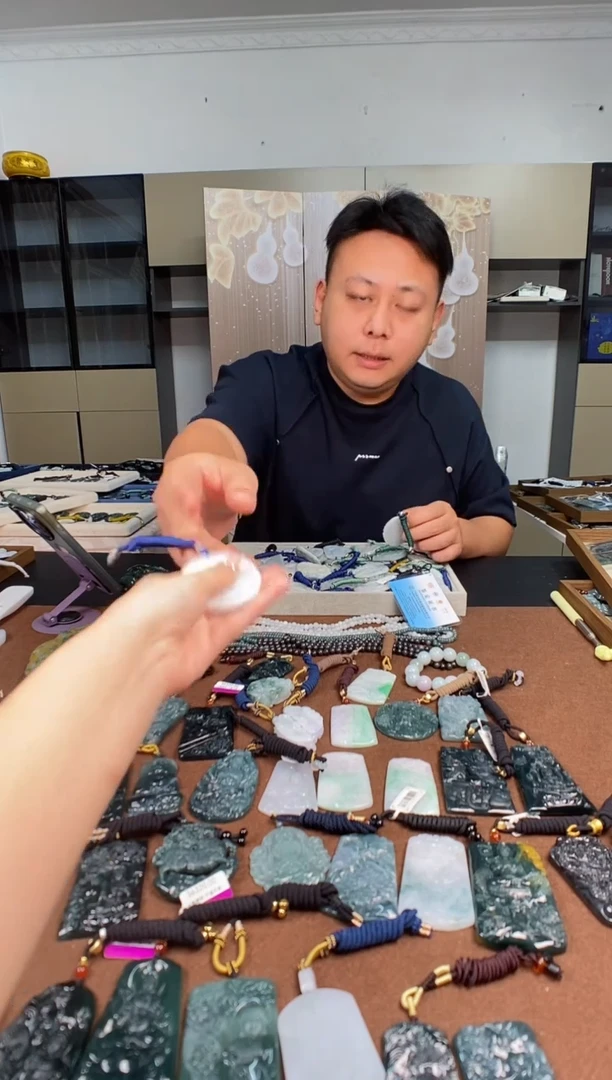 颈饰未镶嵌翡翠多样性发其一