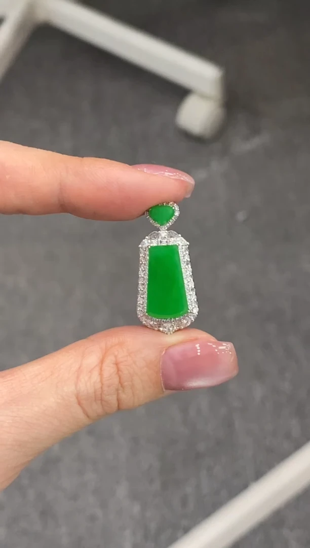 翡翠18K金镶嵌颈饰收到货48小时鉴赏期（超时不退不换）