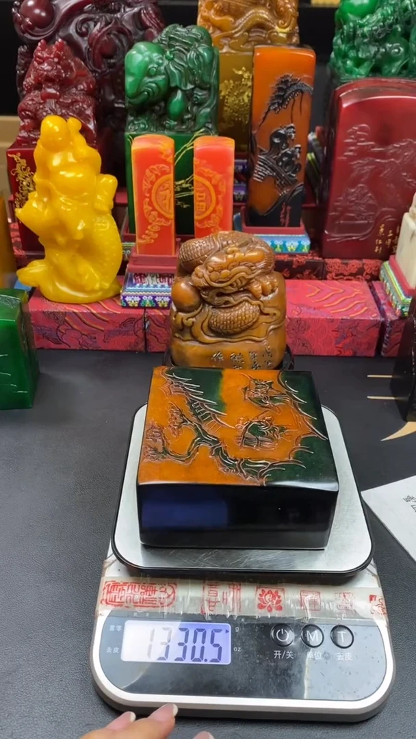 寿山石印石乌鸦皮田黄大扁章