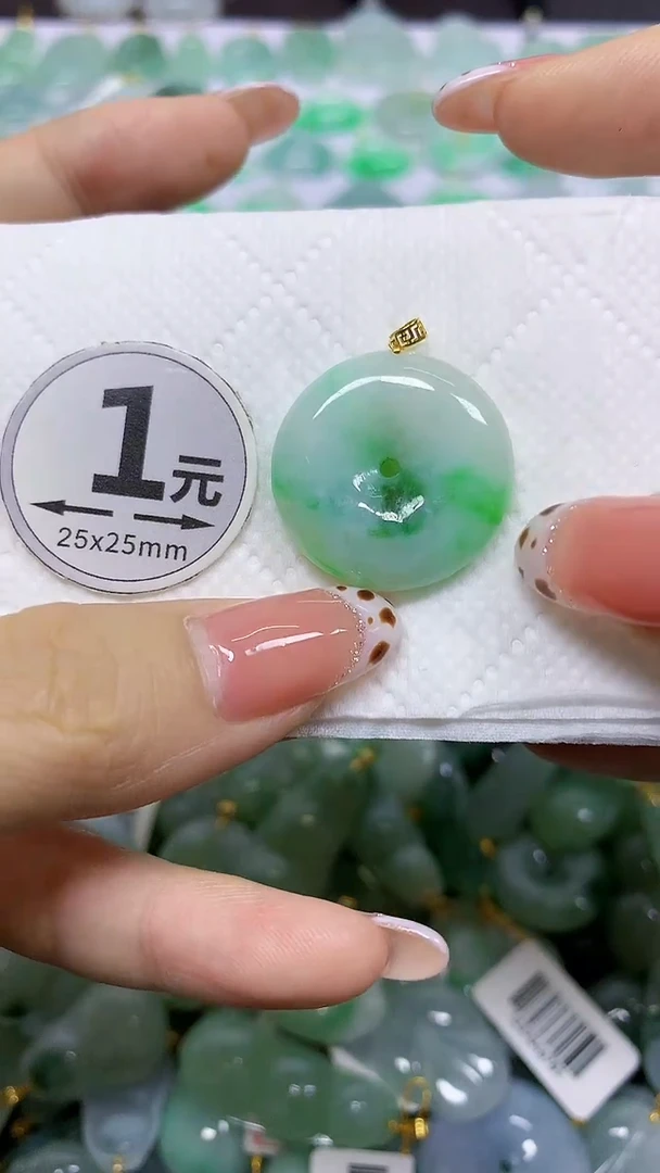 颈饰18K金镶嵌翡翠天然翡翠A货
