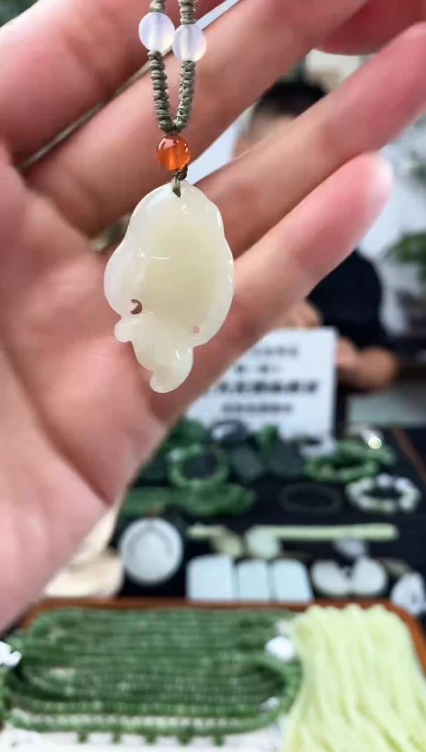 和田玉未镶嵌颈饰1