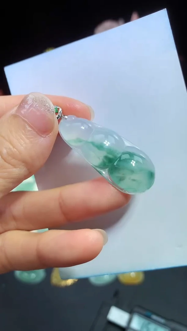 【闪购商品】翡翠颈饰未镶嵌福豆