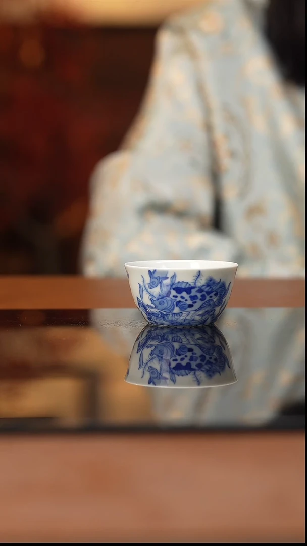 杯看山柴窑青花鱼杯