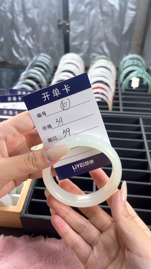 未镶嵌手镯石英岩玉手镯