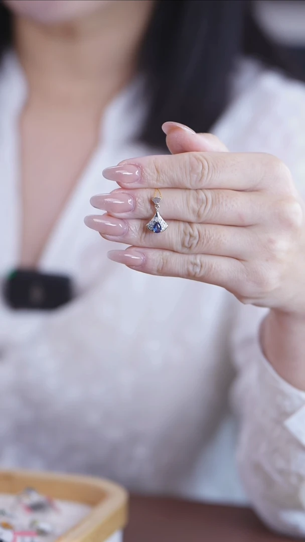 颈饰蓝宝石银S925镶嵌吊坠