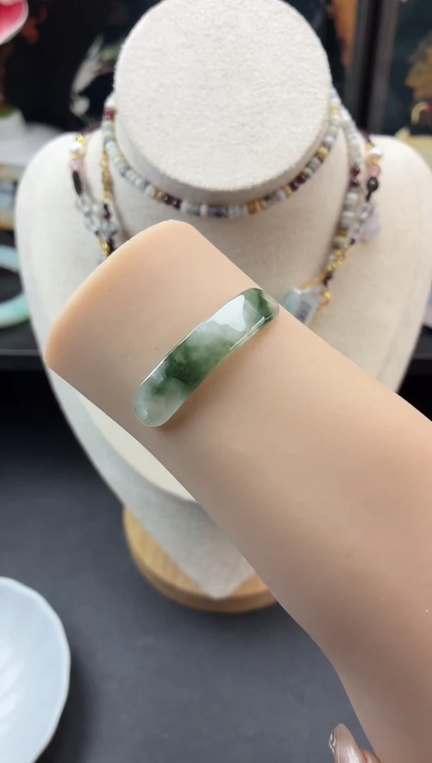 翡翠未镶嵌颈饰25号手牌