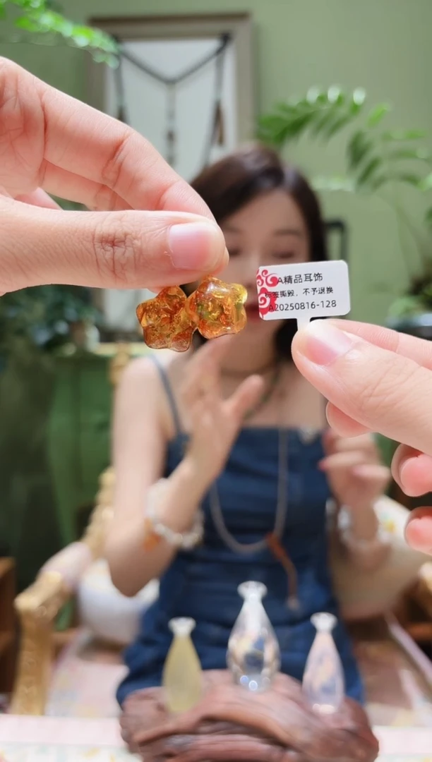 18K金镶嵌琥珀裸石花珀挂件A0816-128多样性发货