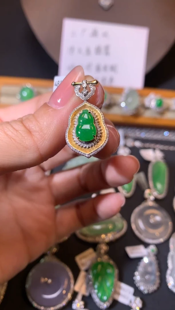 【闪购商品】钻石吊坠18K金镶嵌吊坠