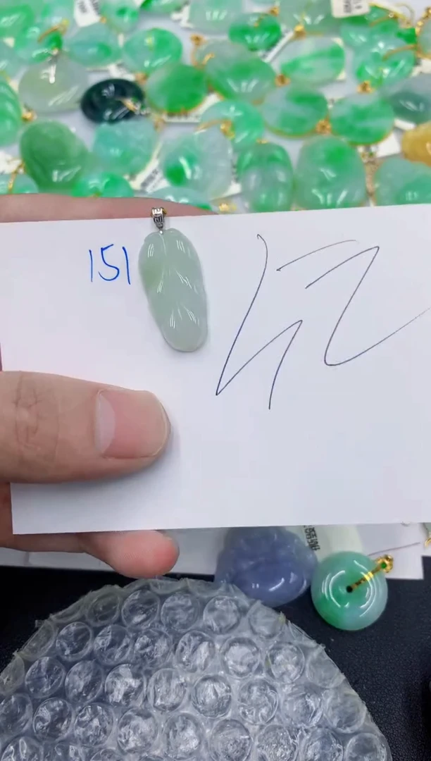 颈饰18K金镶嵌翡翠111111
