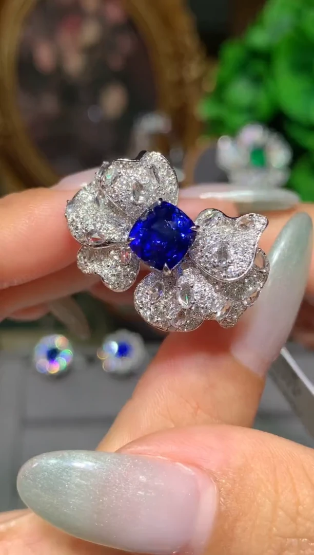 蓝宝石戒指18K金镶嵌3.29CT