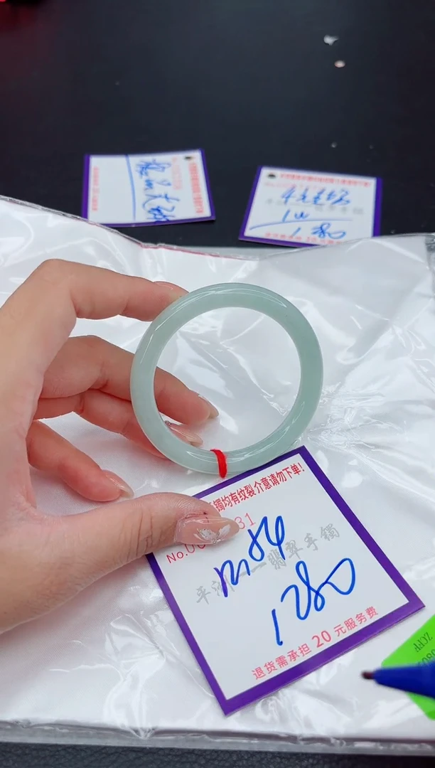 翡翠手镯未镶嵌1