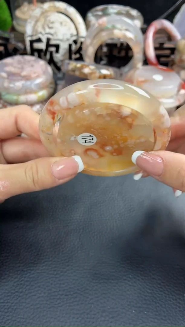 未镶嵌手镯（圆镯）石英质玉56