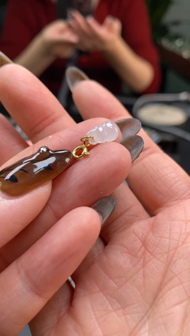 颈饰银S925镶嵌翡翠净货11000