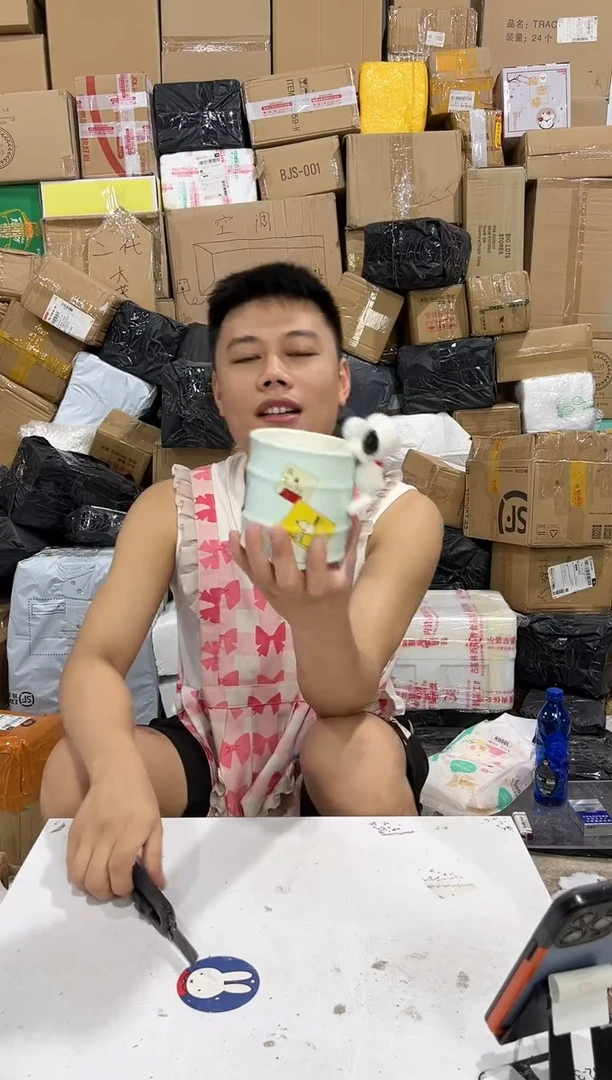 瓷片史努比油桶笔筒